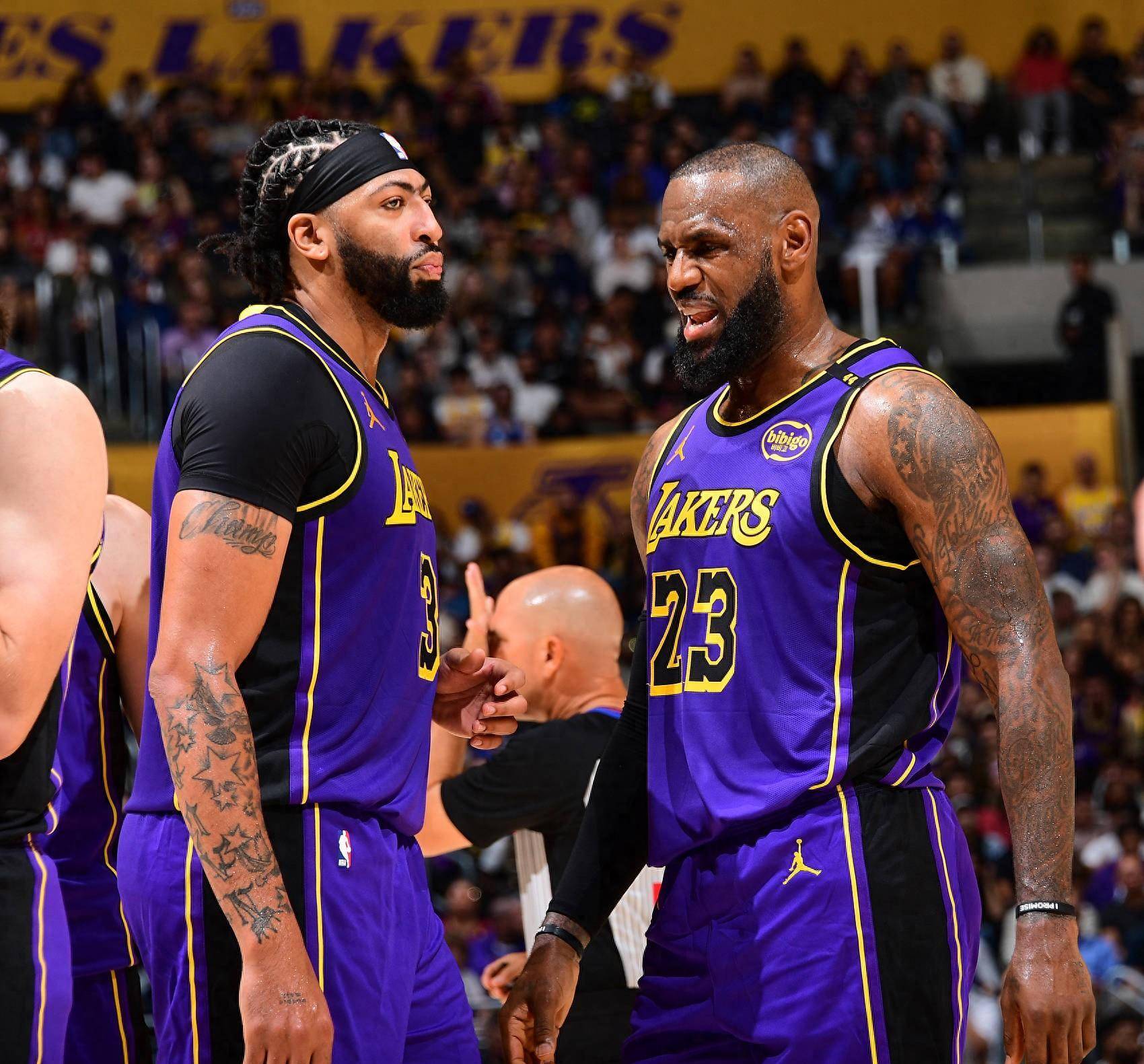 包含詹姆斯迎来十赛季出色发挥,澳大利亚队观众热烈欢呼!观众掌声雷动的词条 包含詹姆斯迎来十赛季出色发挥,澳大利亚队观众热烈欢呼!观众掌声雷动的词条